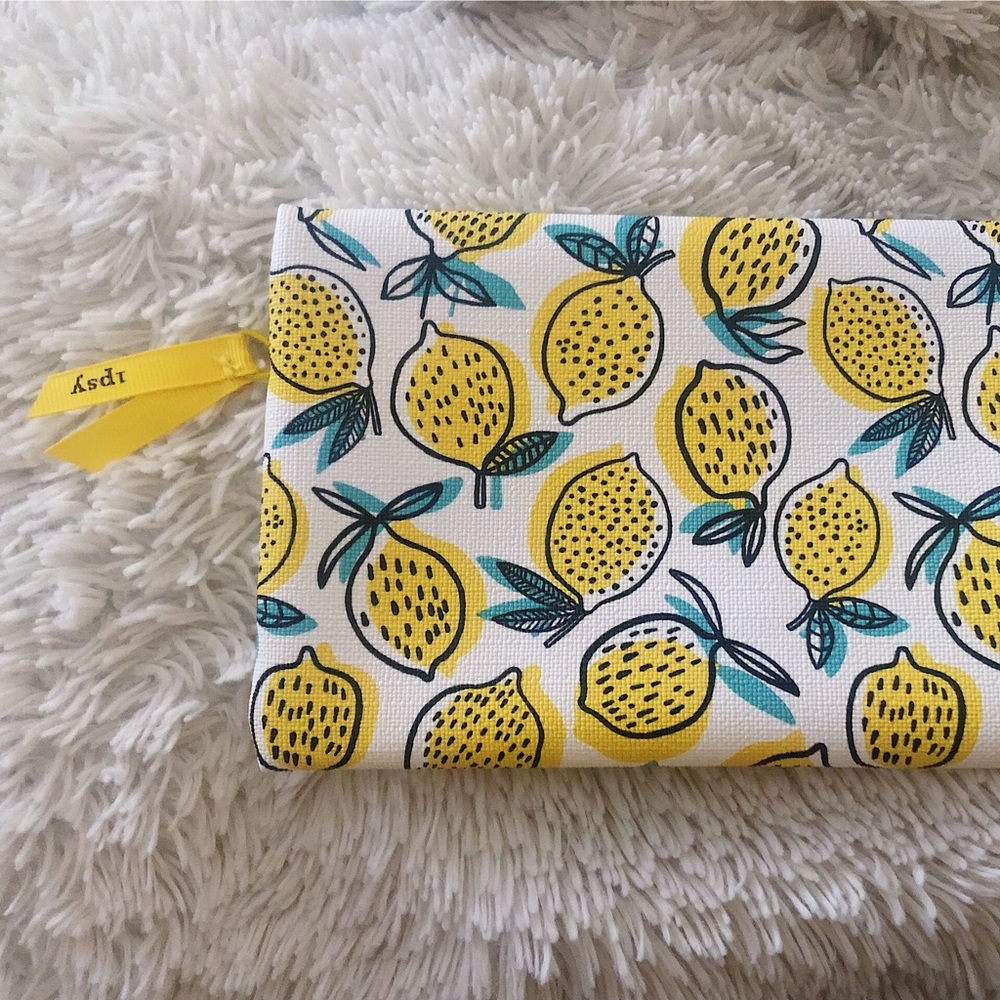 NWOT Lemon Print Zipper Makeup Pouch